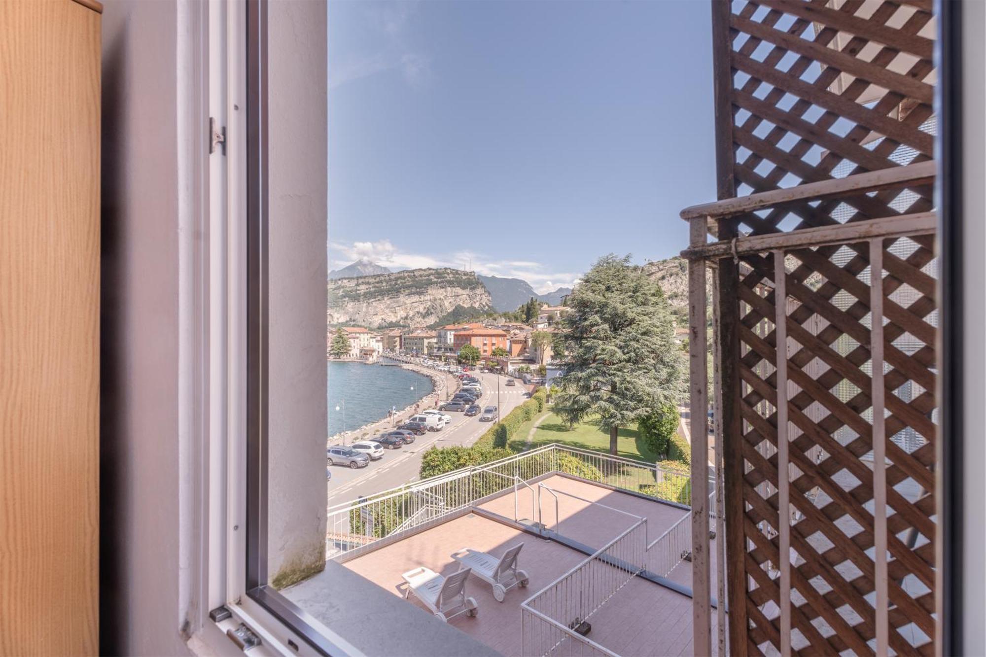 Lake Hotel Ifigenia Torbole Sul Garda Exterior photo